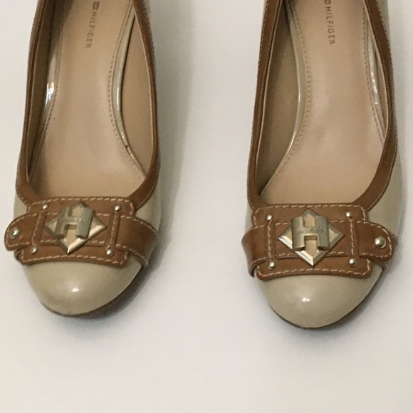 Tommy Hilfiger Twkaira Heels Logo Patent Leather Pumps Nude Monogram Buckle 8M - Picture 3 of 9